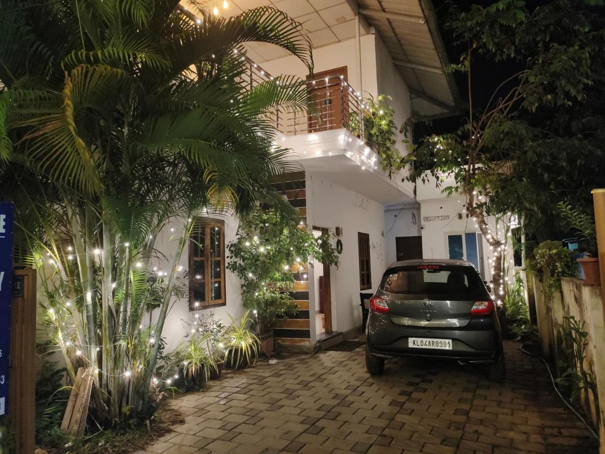 White Shore Beach Homestay Alappuzha Bagian luar foto