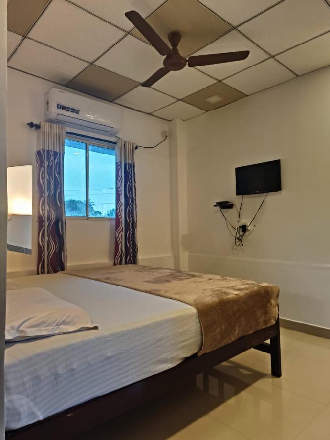 White Shore Beach Homestay Alappuzha Bagian luar foto